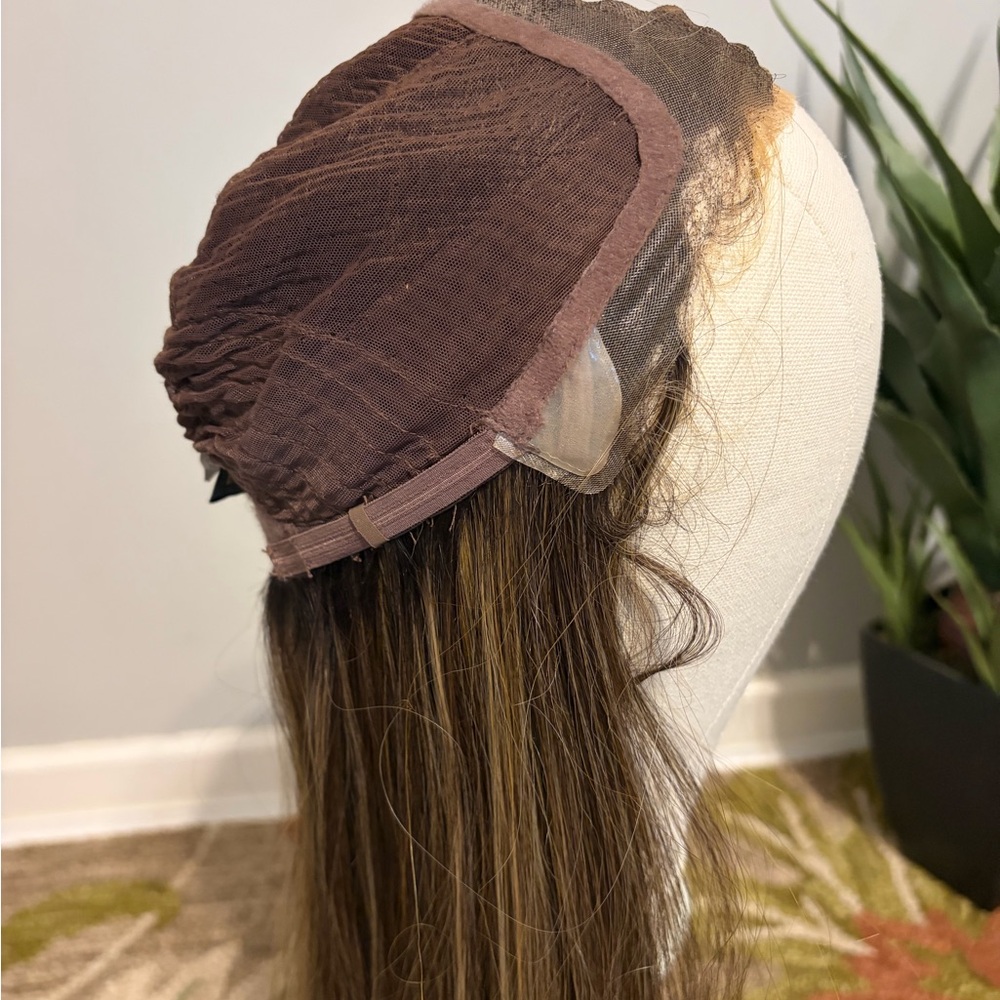Belle Tress Wigs - Theory (LSE-4011) Synthetic Wig Chocolate Buttercream - Picture 7 of 15